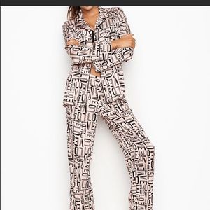 🌸  VICTORIA’S SECRET “The Satin PJ set”🌸